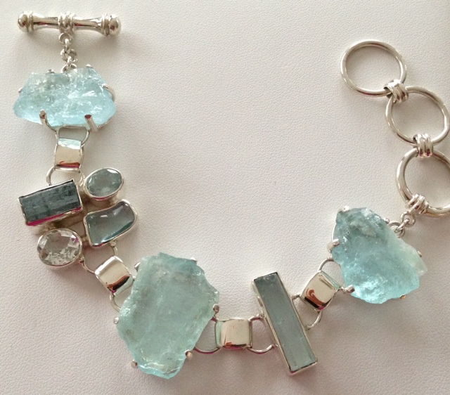 Aquamarine Faceted, Rough & Crystals Slide Gem Guides